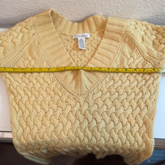 NWOT  BANANA REPUBLIC EXTRA FINE ITALIAN MERINO WOOL V-NECK SWEATER - Picture 6 of 12